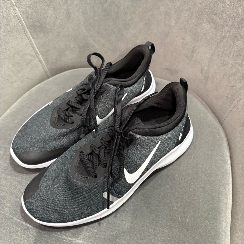 Nike Men's Black and White Athletic Shoes